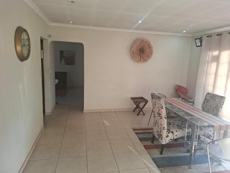4 Bedroom Property for Sale in Glen Austin Gauteng