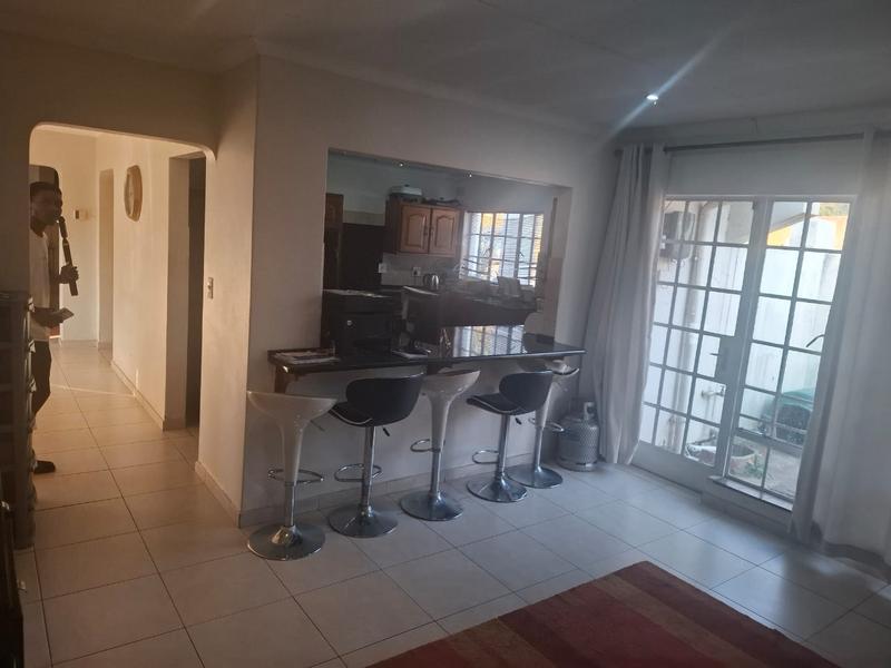 4 Bedroom Property for Sale in Glen Austin Gauteng