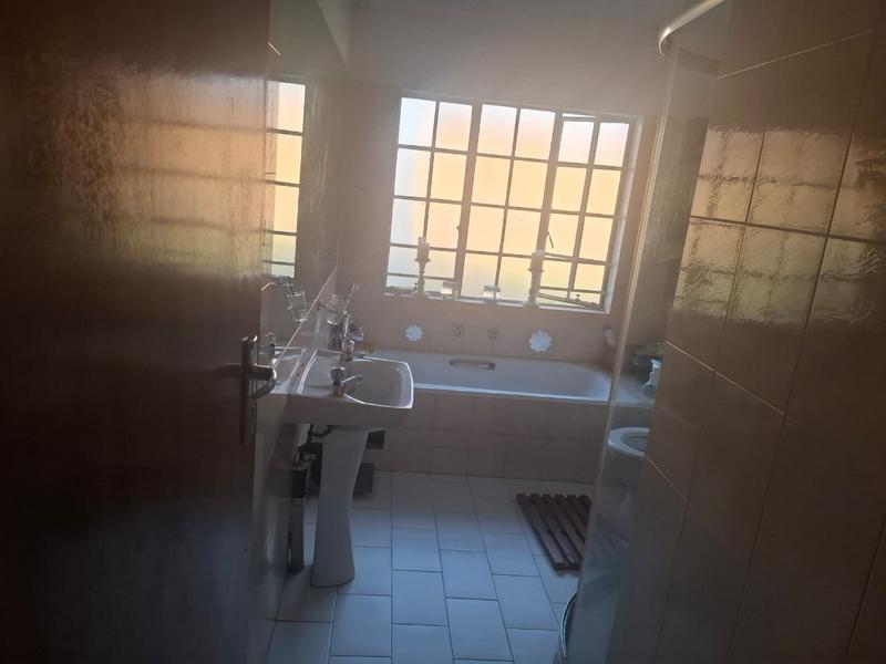 4 Bedroom Property for Sale in Glen Austin Gauteng