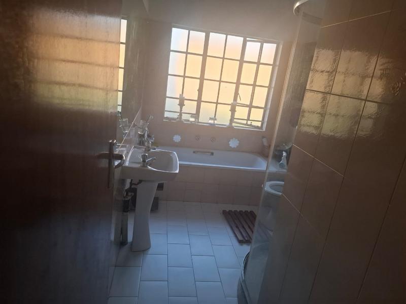 4 Bedroom Property for Sale in Glen Austin Gauteng