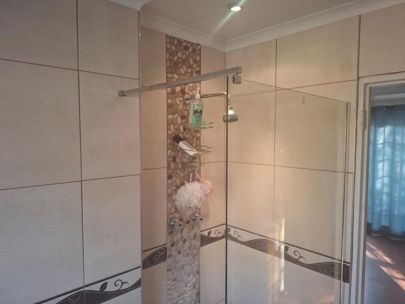 4 Bedroom Property for Sale in Glen Austin Gauteng