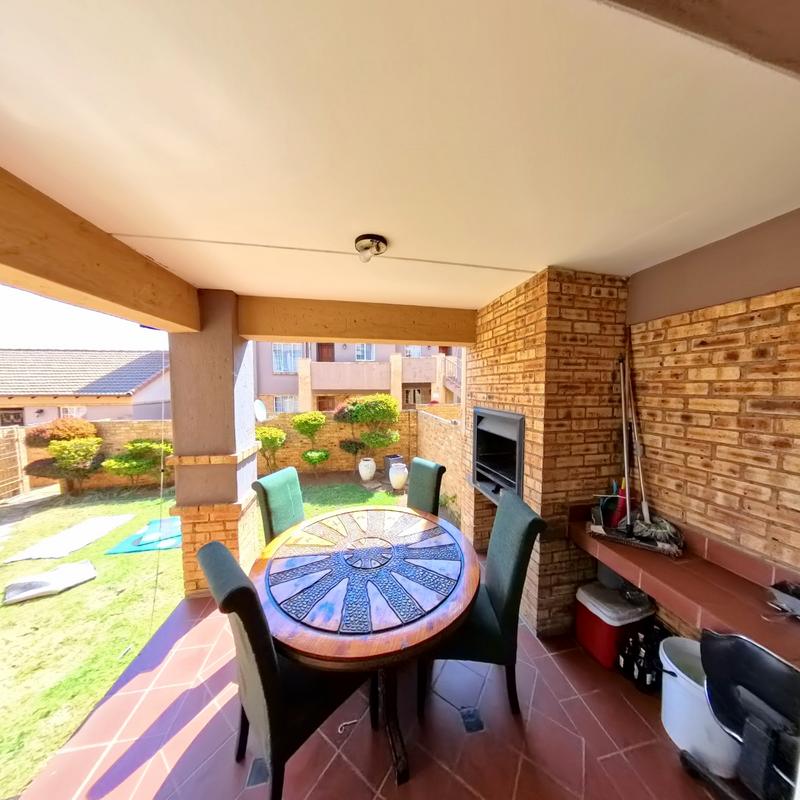3 Bedroom Property for Sale in Noordwyk Gauteng