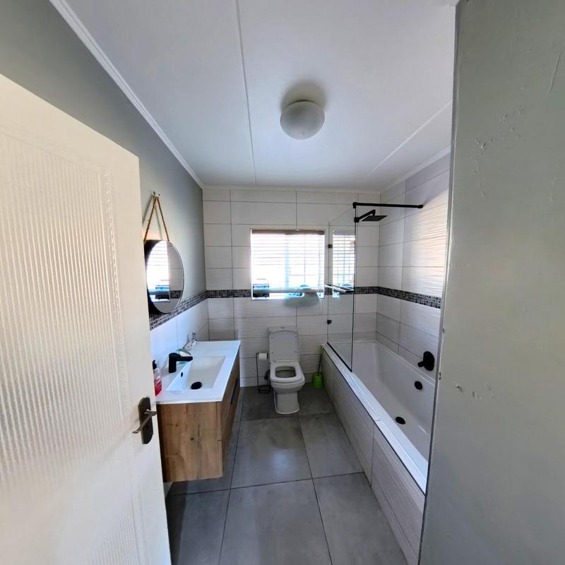 3 Bedroom Property for Sale in Noordwyk Gauteng