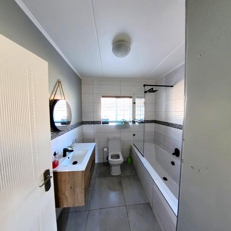 3 Bedroom Property for Sale in Noordwyk Gauteng
