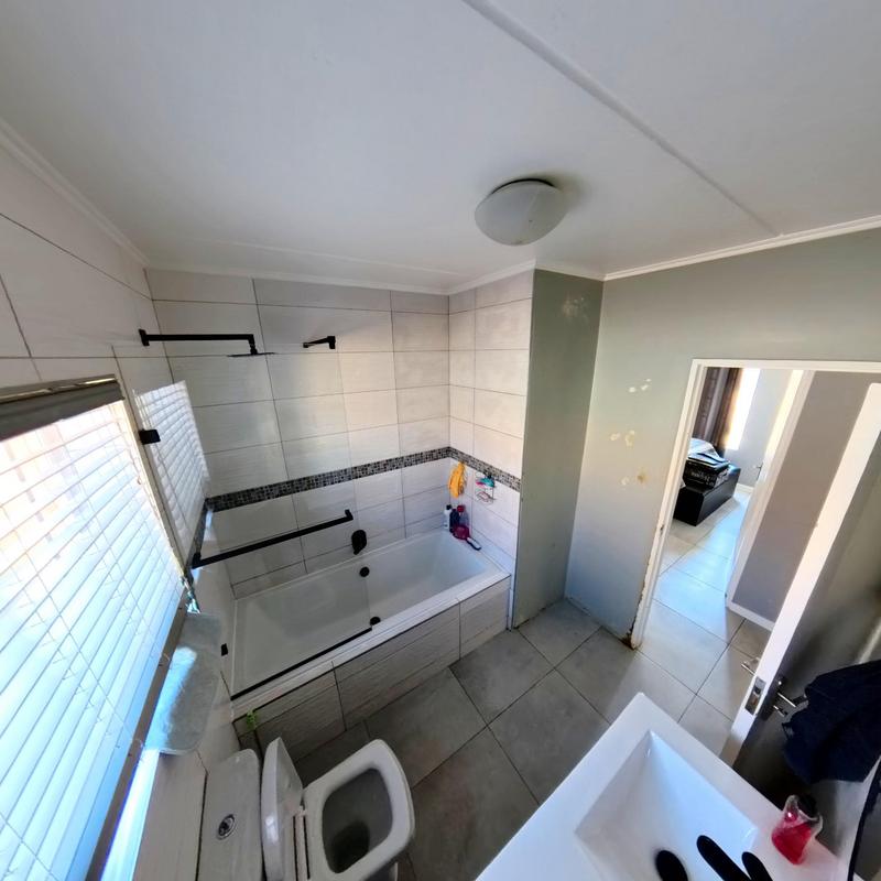 3 Bedroom Property for Sale in Noordwyk Gauteng