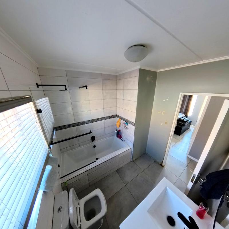 3 Bedroom Property for Sale in Noordwyk Gauteng