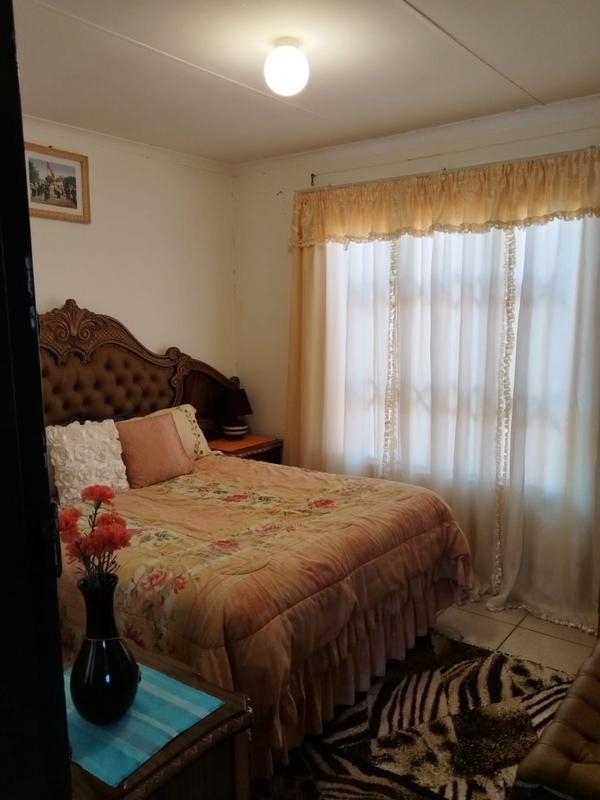 2 Bedroom Property for Sale in Protea Glen Gauteng