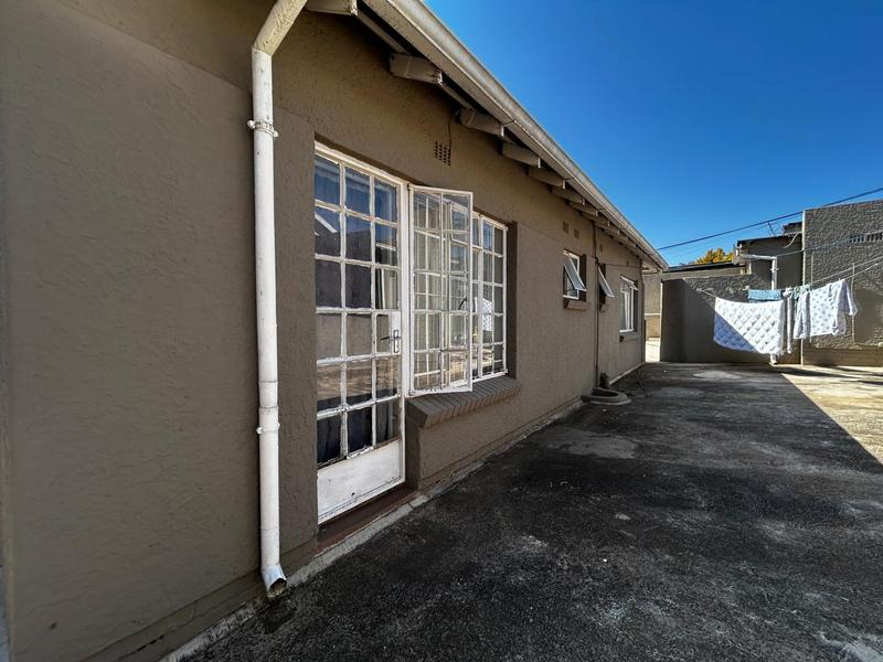 8 Bedroom Property for Sale in Orange Grove Gauteng