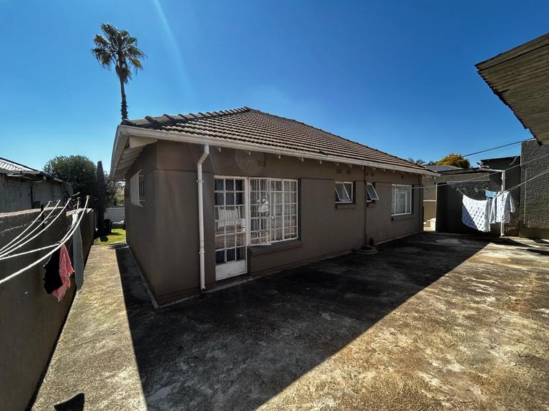 8 Bedroom Property for Sale in Orange Grove Gauteng