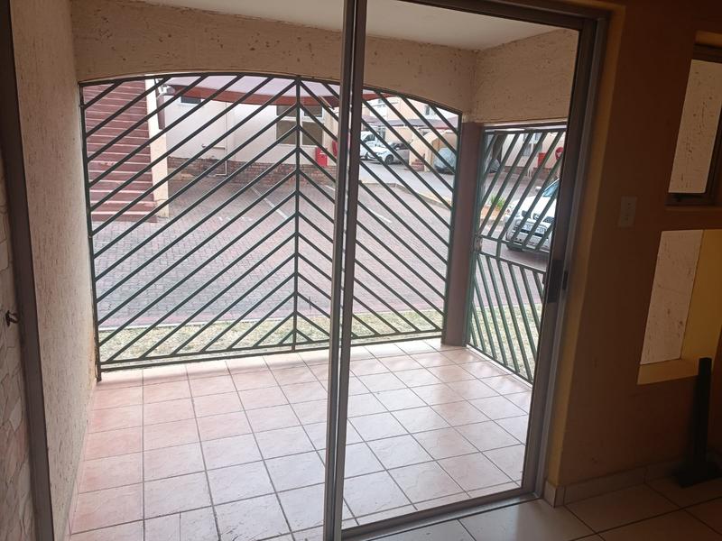 2 Bedroom Property for Sale in Meredale Gauteng