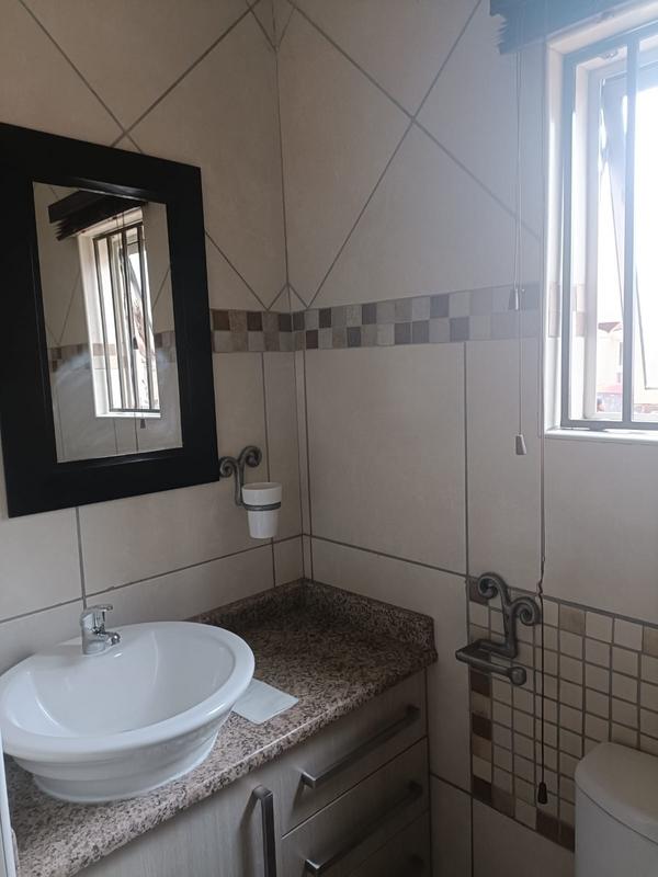 2 Bedroom Property for Sale in Meredale Gauteng