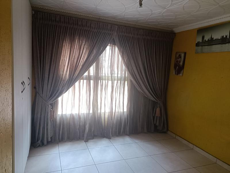 2 Bedroom Property for Sale in Meredale Gauteng