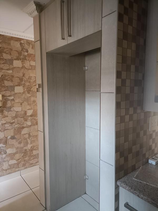 2 Bedroom Property for Sale in Meredale Gauteng
