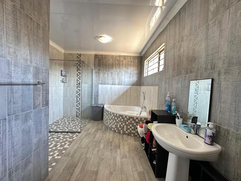 5 Bedroom Property for Sale in Rynfield Gauteng