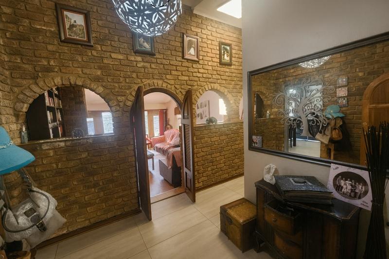 5 Bedroom Property for Sale in Waterkloof Glen Gauteng