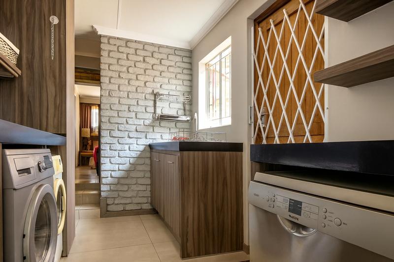 5 Bedroom Property for Sale in Waterkloof Glen Gauteng