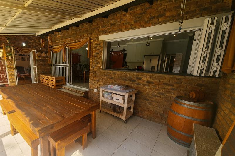5 Bedroom Property for Sale in Waterkloof Glen Gauteng