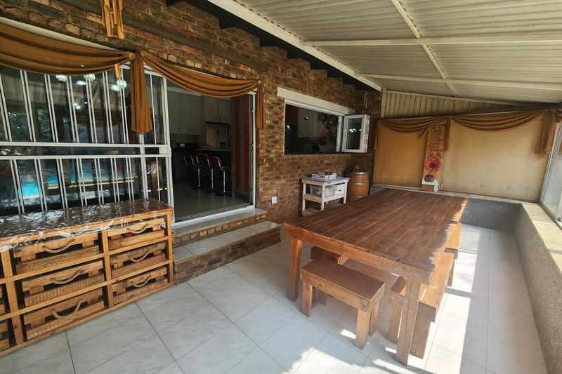 5 Bedroom Property for Sale in Waterkloof Glen Gauteng