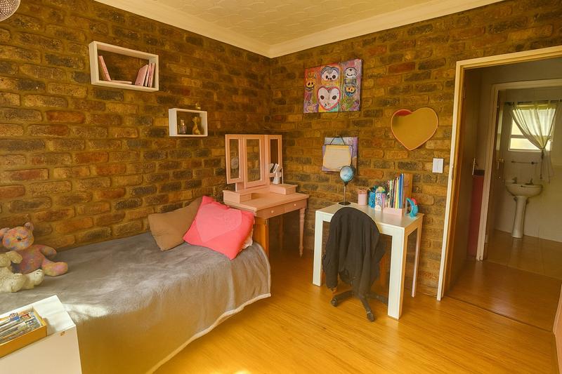 5 Bedroom Property for Sale in Waterkloof Glen Gauteng