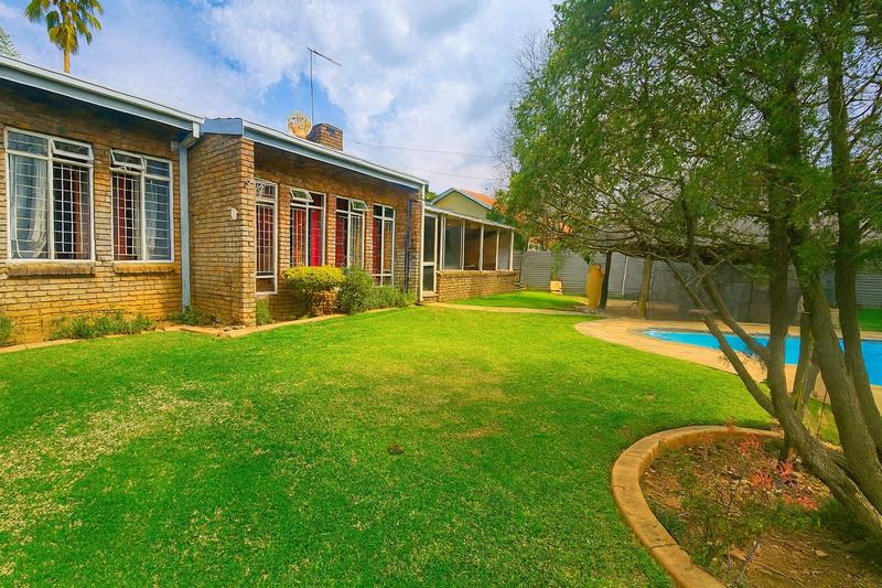 5 Bedroom Property for Sale in Waterkloof Glen Gauteng