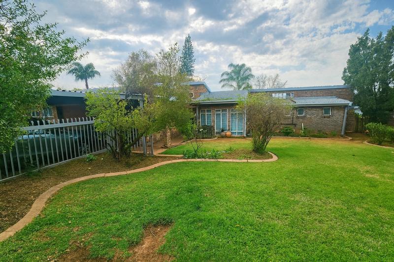 5 Bedroom Property for Sale in Waterkloof Glen Gauteng