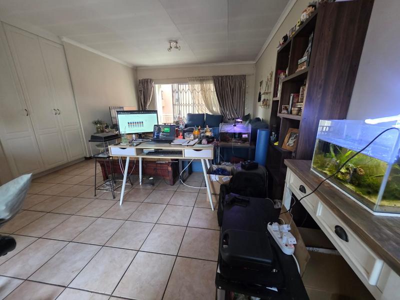 2 Bedroom Property for Sale in Sunninghill Gauteng