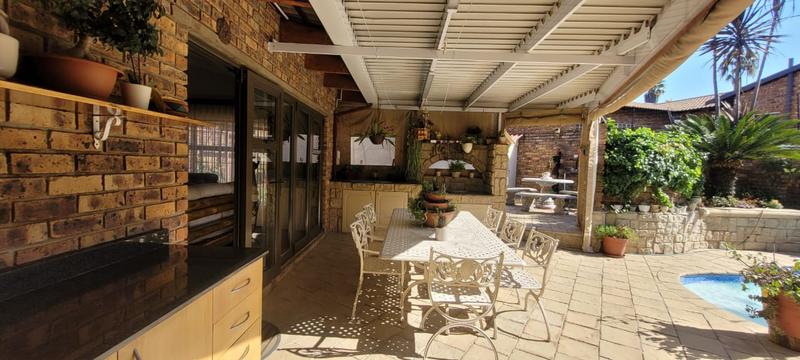 3 Bedroom Property for Sale in Bassonia Gauteng