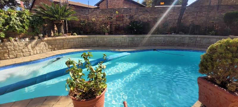 3 Bedroom Property for Sale in Bassonia Gauteng