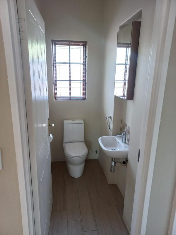 To Let 2 Bedroom Property for Rent in Sandown Gauteng
