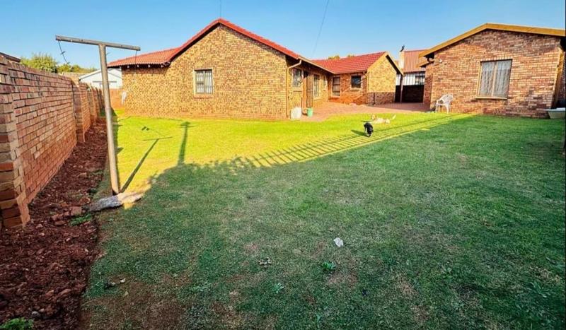 3 Bedroom Property for Sale in Zakariyya Park Gauteng