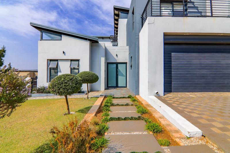 6 Bedroom Property for Sale in Copperleaf Estate Gauteng