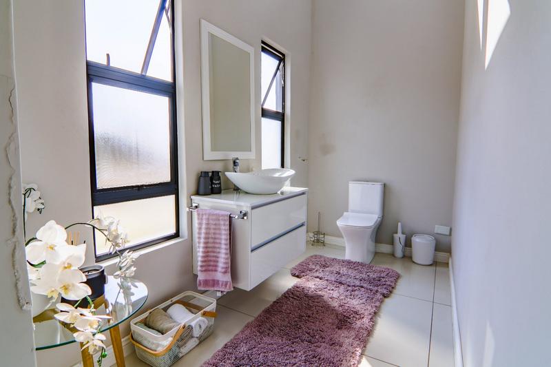 6 Bedroom Property for Sale in Copperleaf Estate Gauteng