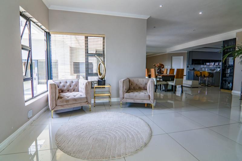 6 Bedroom Property for Sale in Copperleaf Estate Gauteng