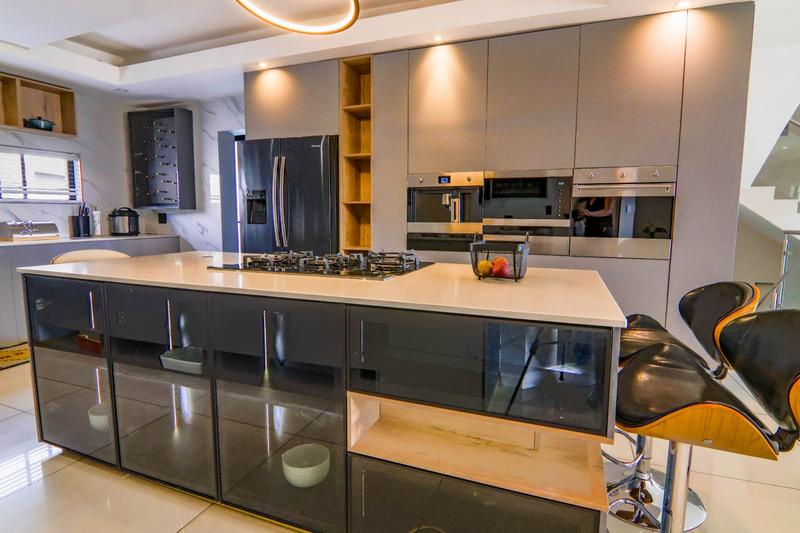 6 Bedroom Property for Sale in Copperleaf Estate Gauteng