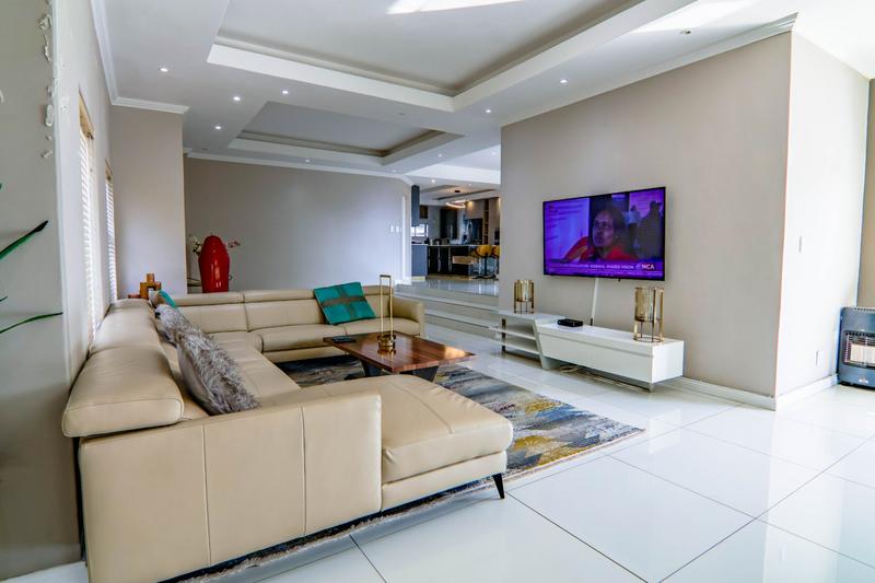 6 Bedroom Property for Sale in Copperleaf Estate Gauteng