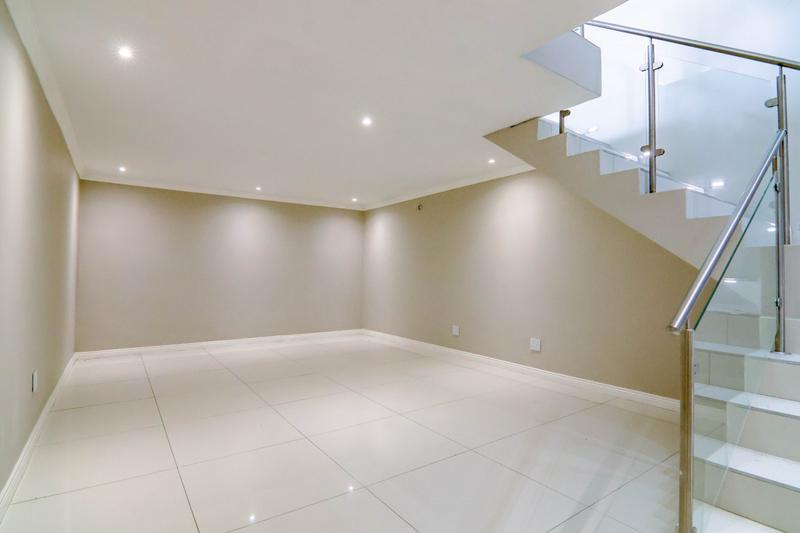 6 Bedroom Property for Sale in Copperleaf Estate Gauteng