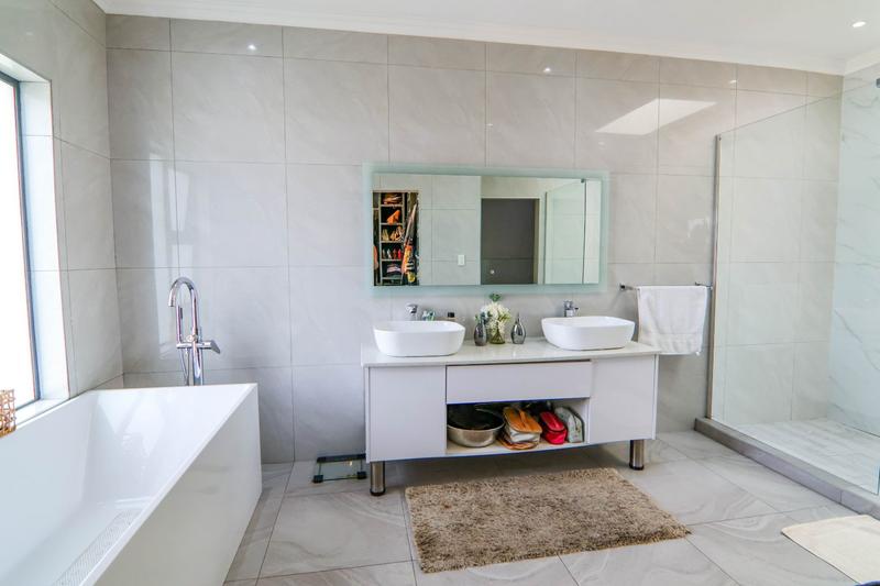 6 Bedroom Property for Sale in Copperleaf Estate Gauteng