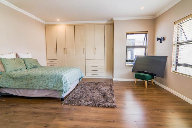 6 Bedroom Property for Sale in Copperleaf Estate Gauteng