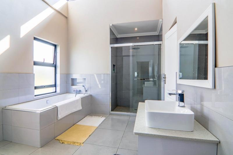 6 Bedroom Property for Sale in Copperleaf Estate Gauteng