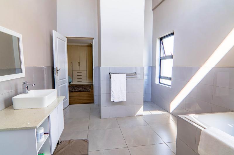 6 Bedroom Property for Sale in Copperleaf Estate Gauteng
