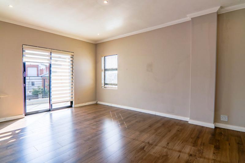 6 Bedroom Property for Sale in Copperleaf Estate Gauteng