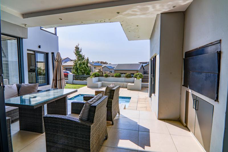 6 Bedroom Property for Sale in Copperleaf Estate Gauteng