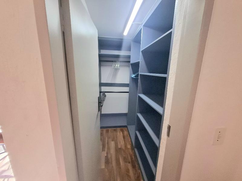 To Let 2 Bedroom Property for Rent in Sandown Gauteng