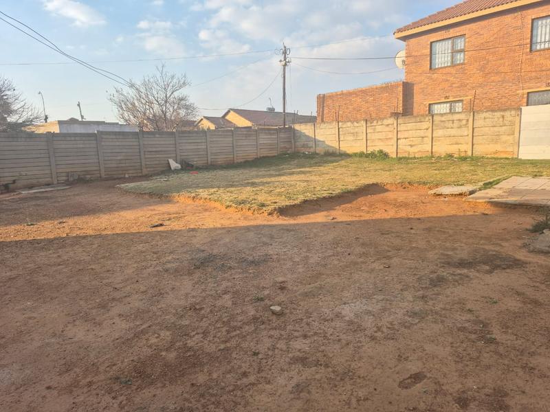 2 Bedroom Property for Sale in Lenasia South Gauteng