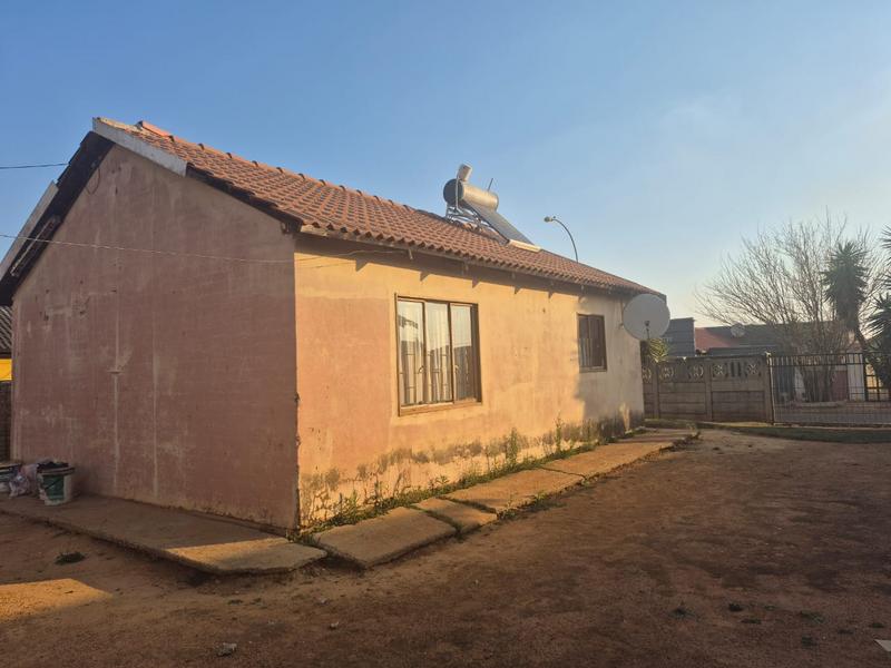2 Bedroom Property for Sale in Lenasia South Gauteng