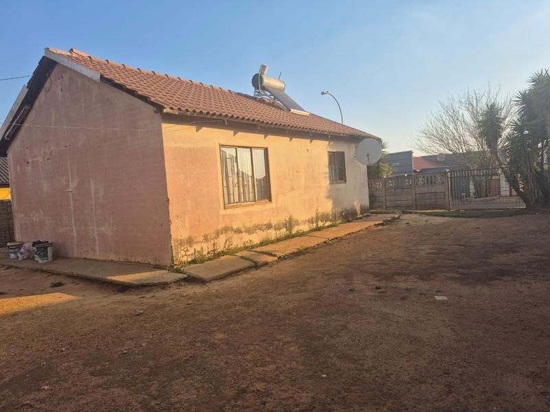 2 Bedroom Property for Sale in Lenasia South Gauteng