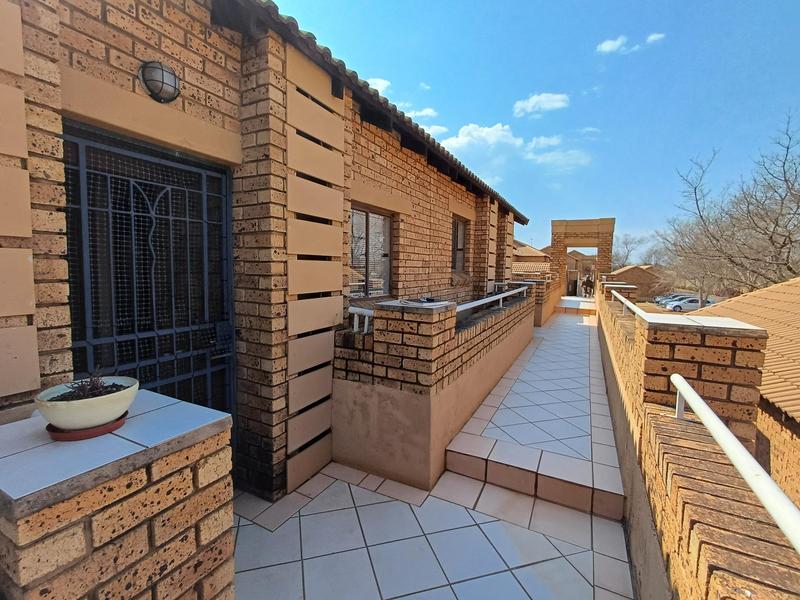 2 Bedroom Property for Sale in Stone Ridge Gauteng