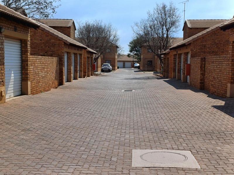 2 Bedroom Property for Sale in Stone Ridge Gauteng