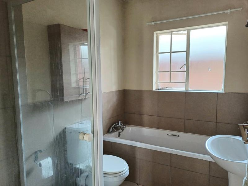 2 Bedroom Property for Sale in Stone Ridge Gauteng