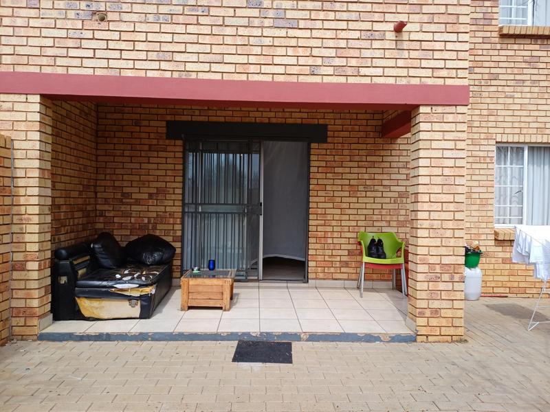 2 Bedroom Property for Sale in Stone Ridge Gauteng